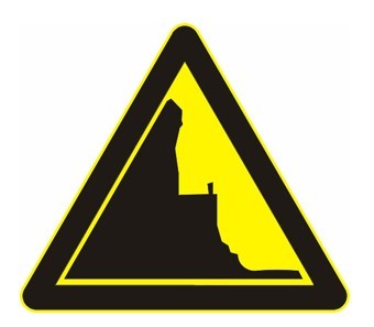 這座山附近危險道路的交通標