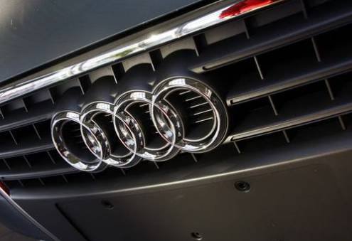全球十大汽車車標比美！較漂亮的竟是它?。?/> </p> 
  <p>　　奔馳</p> 
  <p>　　如果說奔馳是汽車史上的標桿品牌，相信不會有多少人反對吧？它的標志可能是，全世界認知度較高的汽車標志了！重劍無鋒大巧不工，它已經(jīng)無需過多修飾了，已成經(jīng)典！</p> 
  <p style=