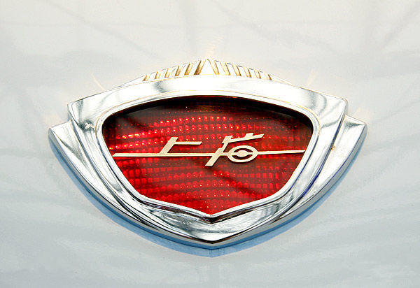 這個(gè)國(guó)產(chǎn)汽車品牌要復(fù)出了！榮威先把車標(biāo)換上了