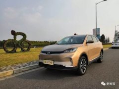 威馬EX5上路實測：車標、智能